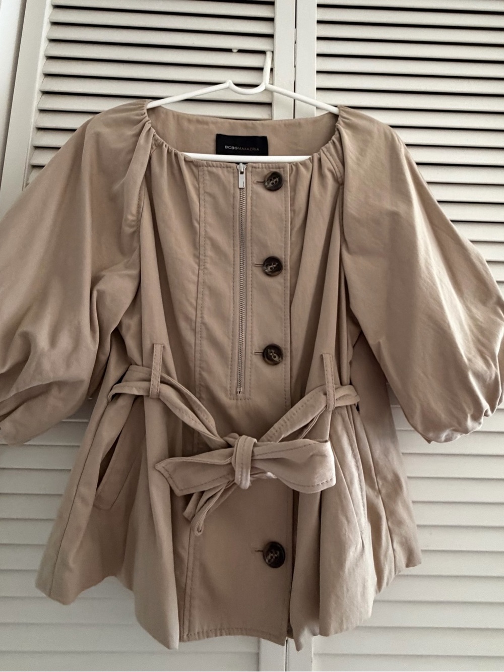 BCBG MaxAzria Beige Puff Sleeve 3/4 Tie-Waist Jacket, 100% cotton. NWT
